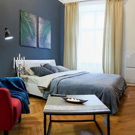 Stylish Apartments In The Center Львов Экстерьер фото