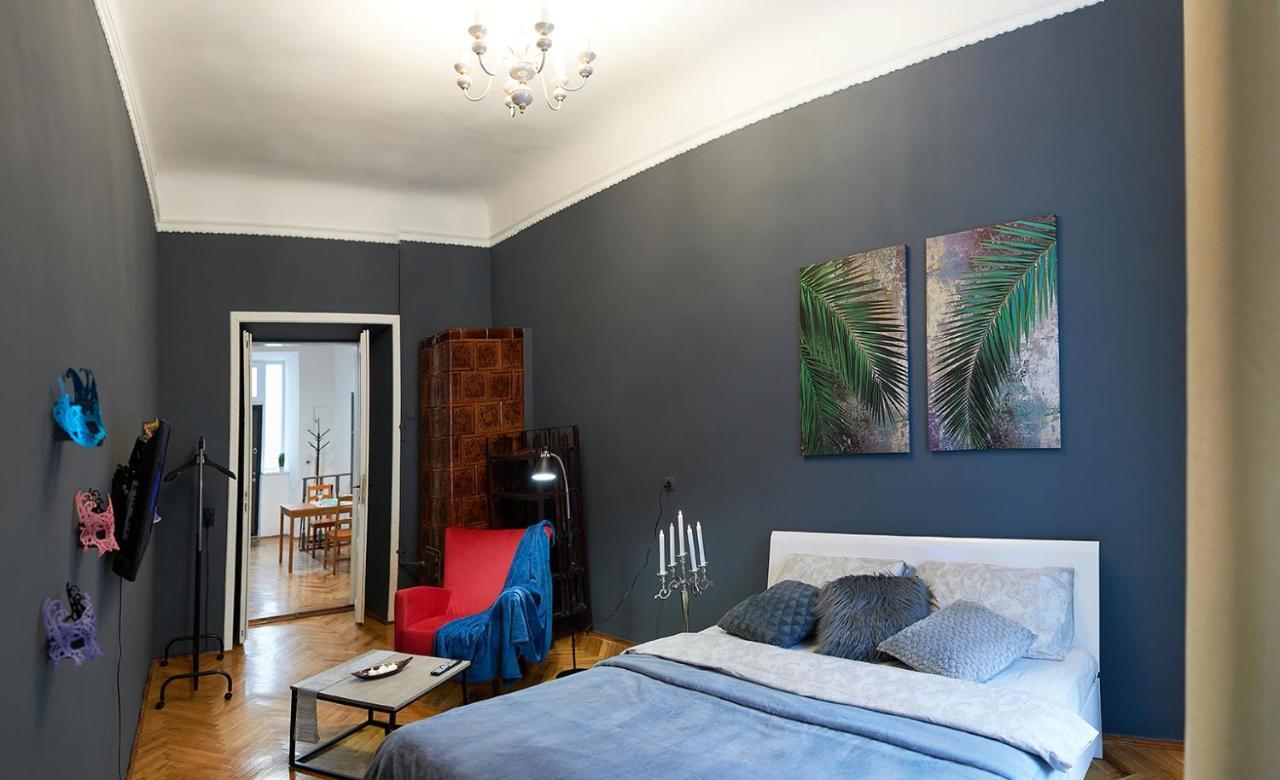 Stylish Apartments In The Center Львов Экстерьер фото
