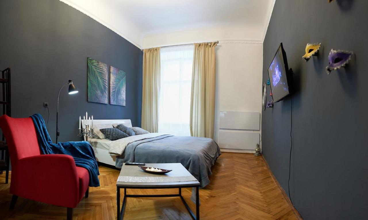 Stylish Apartments In The Center Львов Экстерьер фото