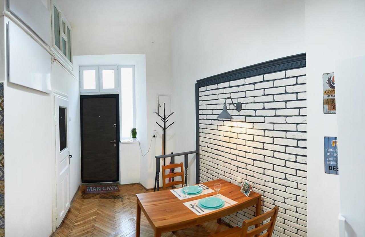 Stylish Apartments In The Center Львов Экстерьер фото