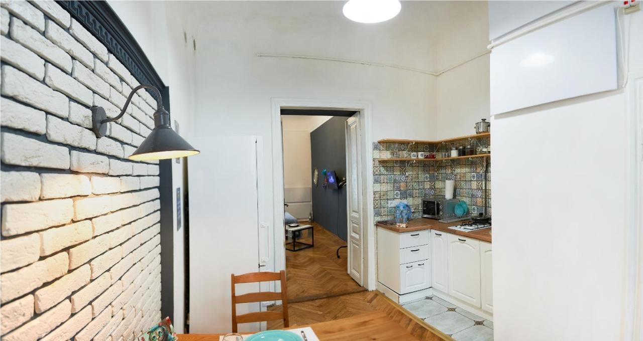 Stylish Apartments In The Center Львов Экстерьер фото